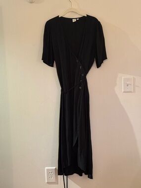 Gap wrap dress with buttons